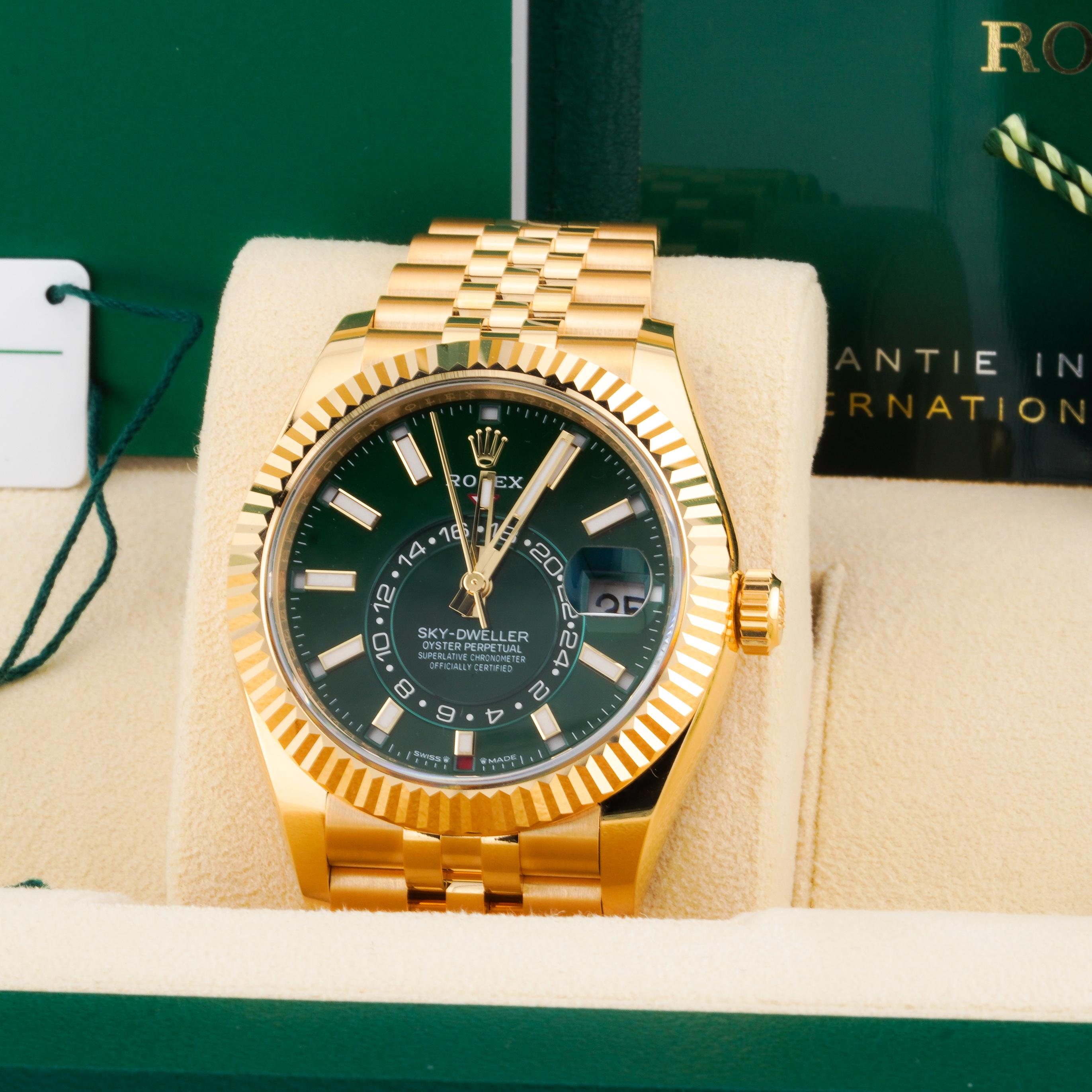 Rolex 2025 Sky-Dweller 336938 Green Dial 42mm 18k Yellow Gold Watch Full Set